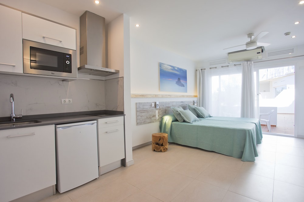 Playa Bella Beach Apartments 9/50