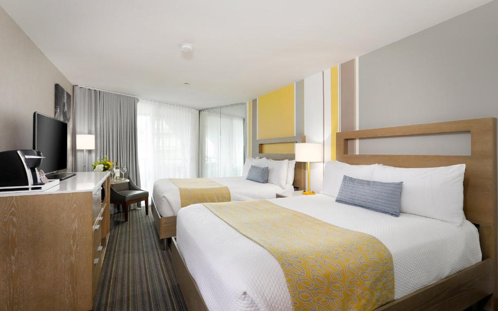 Suite, 2 Queen Beds, Ocean Front