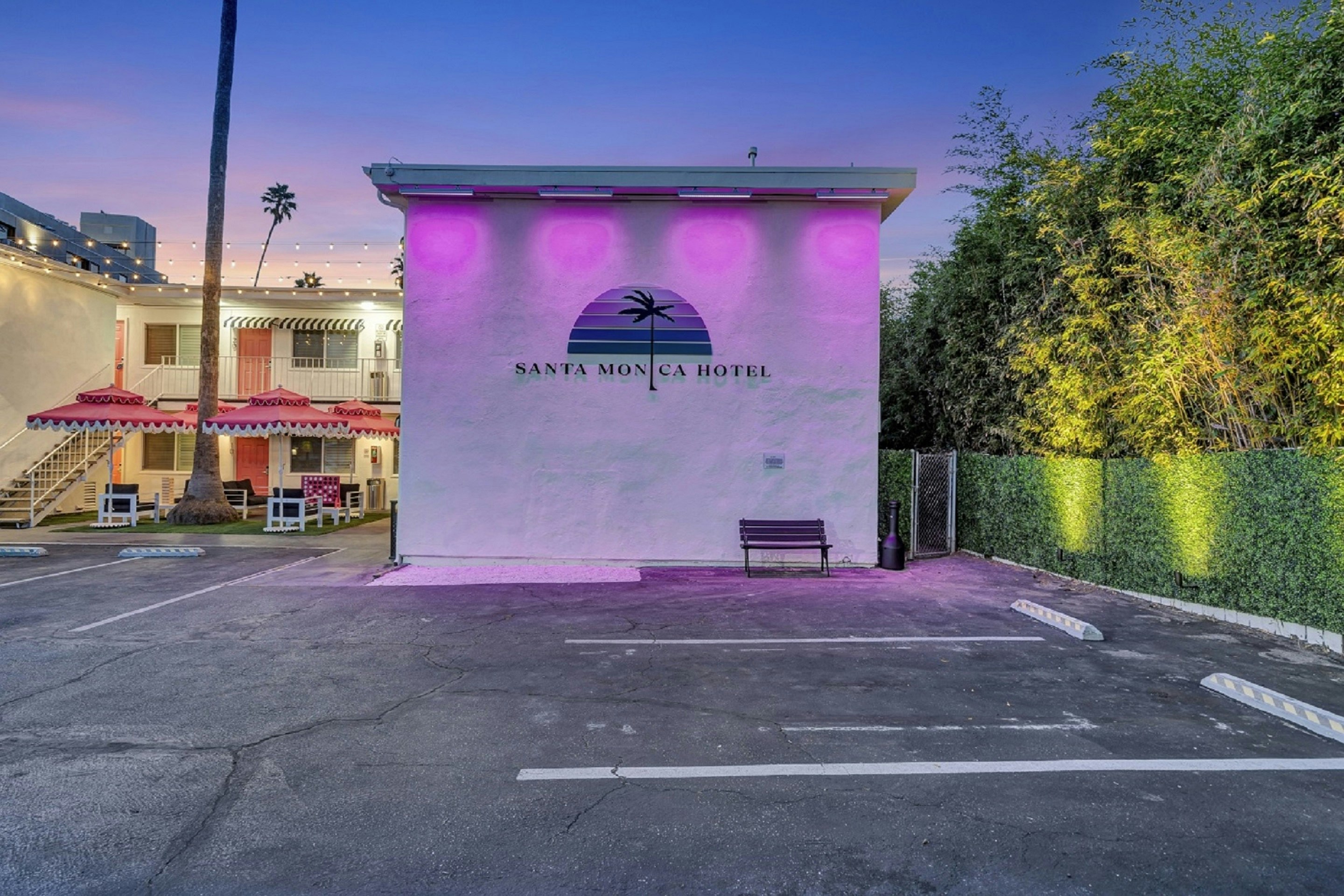 Santa Monica Hotel 53/61