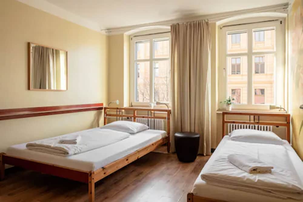 Eastseven Berlin Hostel 30/53