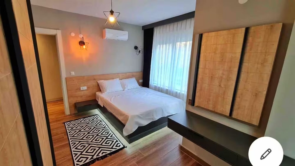 Sun Suites 9/41