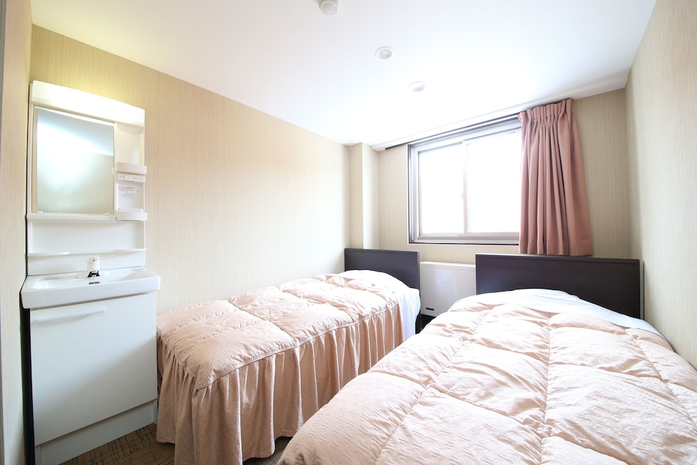 ROOM, TWIN BEDS, PRIVATE BATHROOM