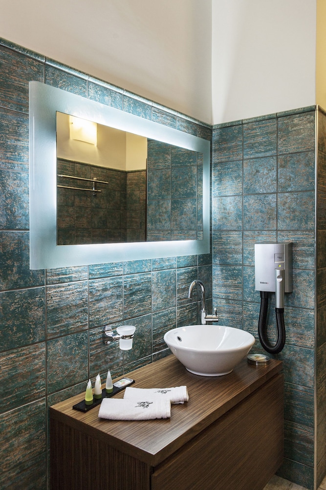 KRINOS SUITES HOTEL 45/50