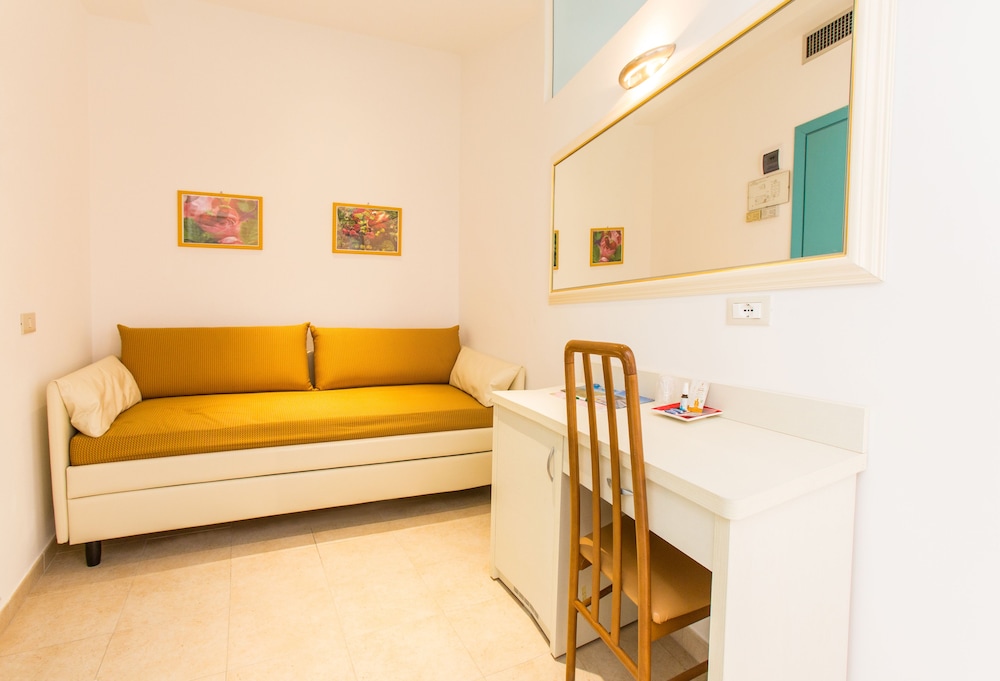 HOTEL DELFINO 14/24