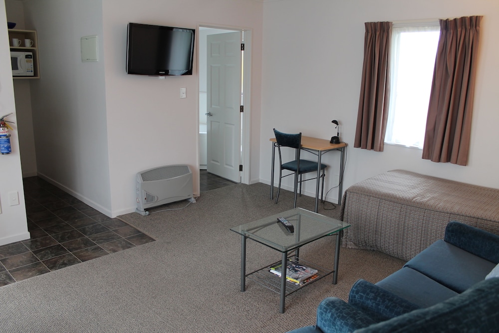 Riverview Motel 43/56