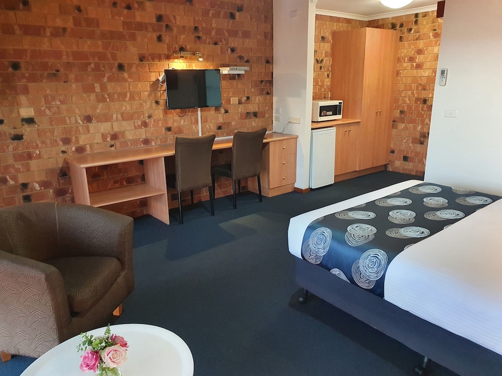 Spa, Deluxe, Studio, Queen Bed، Werribee Park Motor Inn 3/5
