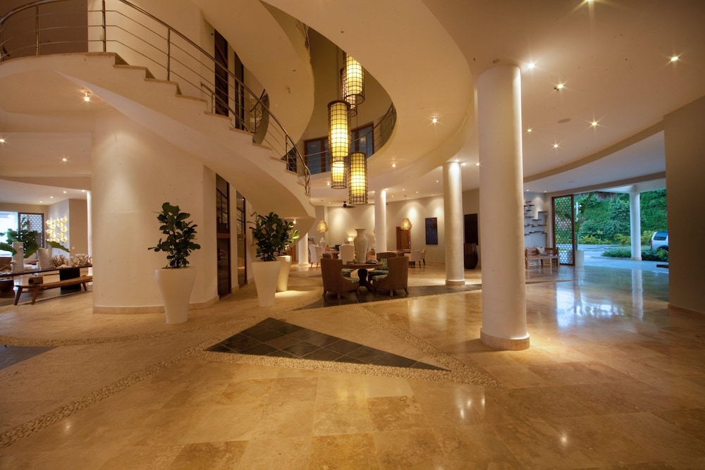 Lobby at The Bannister Hotel and Yacht Club, El Grigri