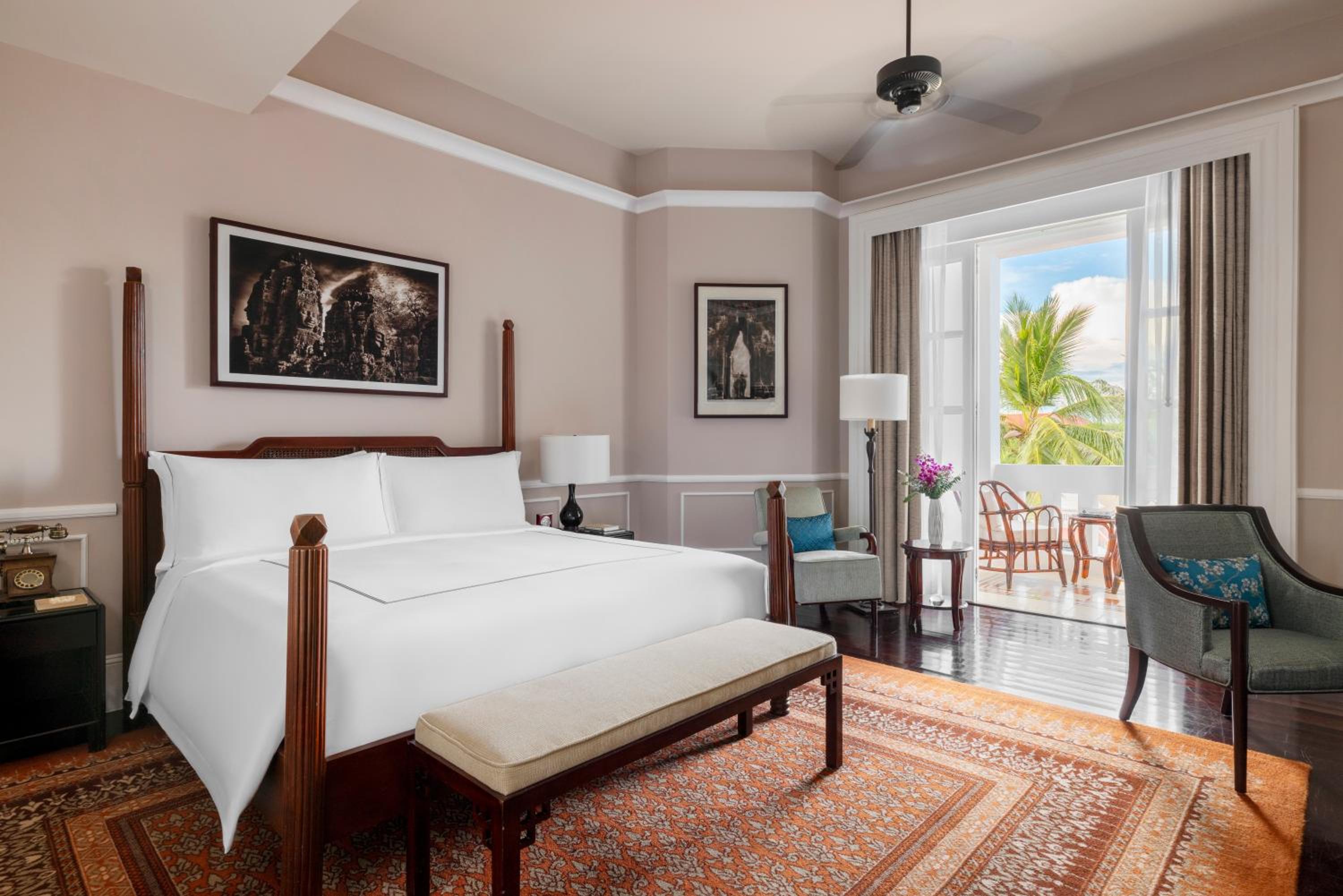 Landmark, King Bed, Garden View