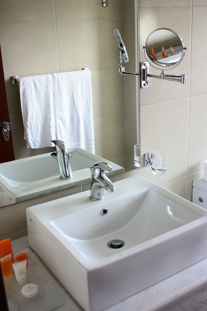 7 Palms Hotel Apartments 47/49