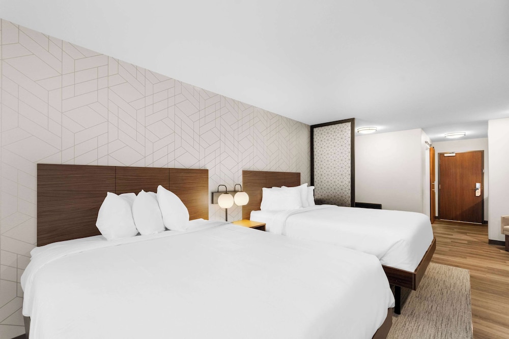 Everhome Suites Lexington - Horse Park 8/36