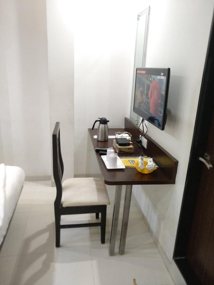 HOTEL ONE UP 66/69