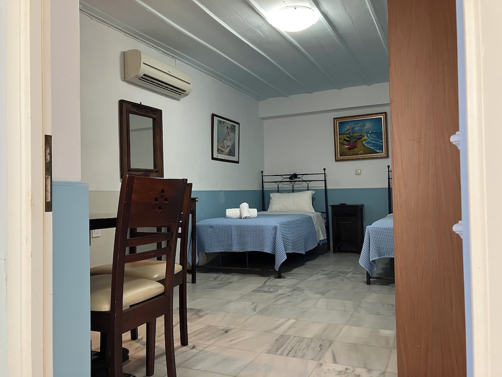 En Ermoupoli 18/50