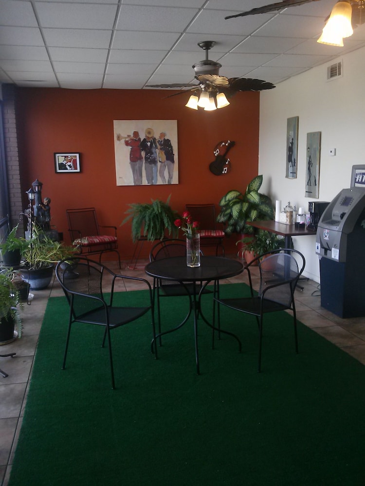 Studio Suites Extended Stay 29/41