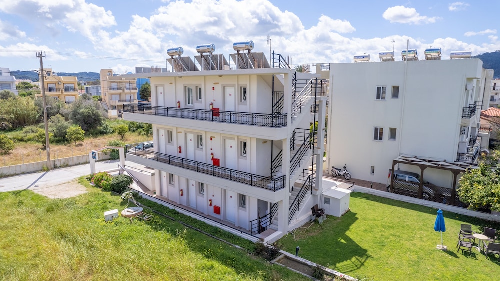Johnhara Studios And Apartments 4/27