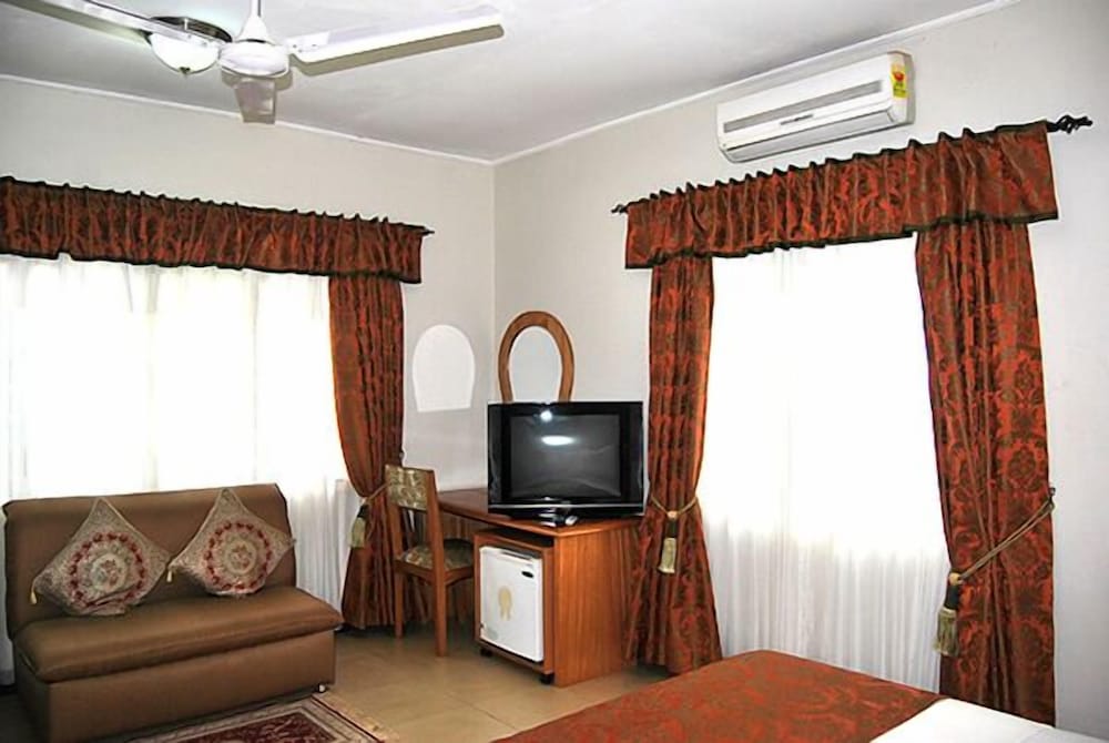 Acacia Lodge, North Legon(Haatso) 16/29
