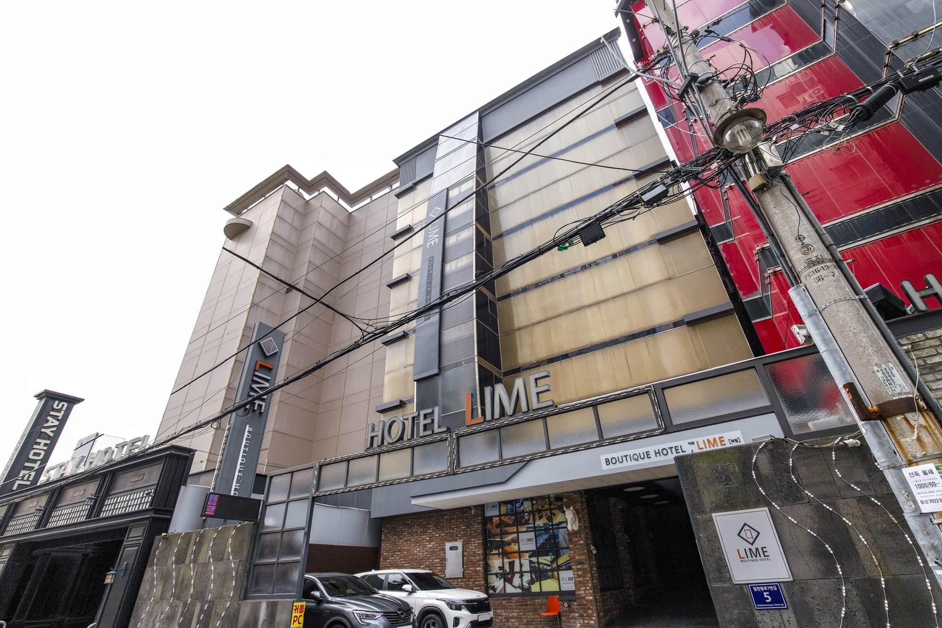 Lime Hotel 3/83