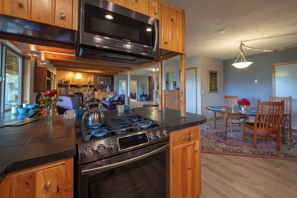 MapleRidge House: A BnB For All Seasons 19/50