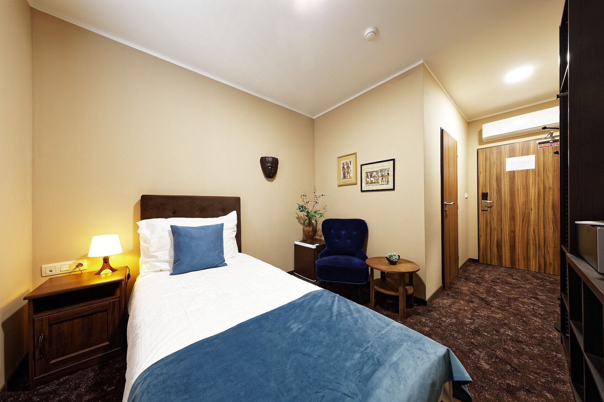DELUXE, SINGLE, SINGLE BED
