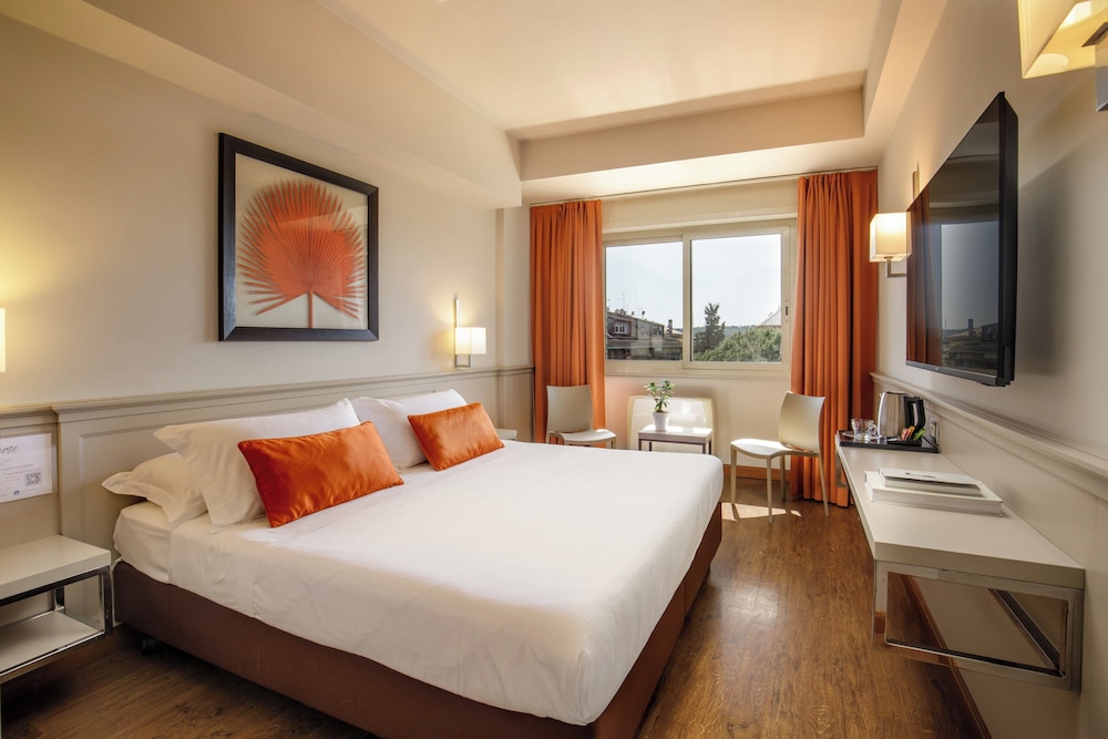 SUPERIOR, DOUBLE OR TWIN BED