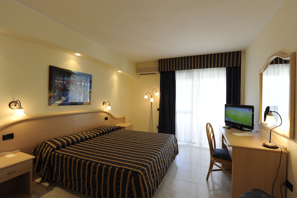 Del Faro Pugnochiuso Resort 10/64