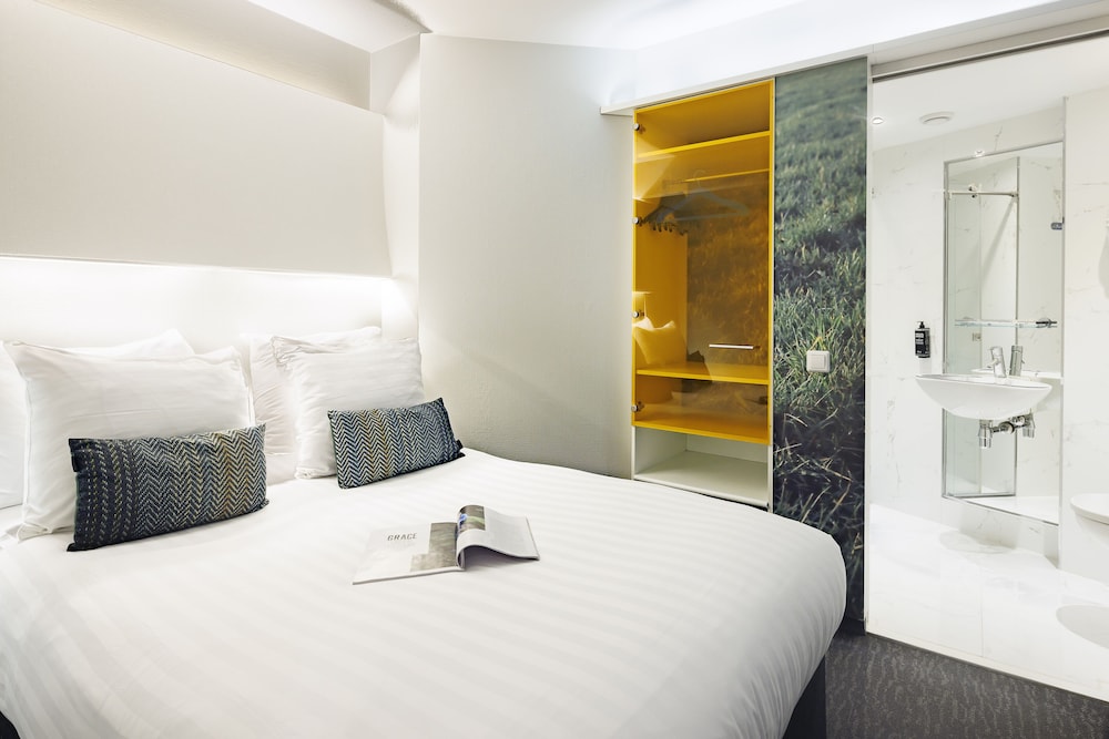 ROOM, DOUBLE BED, SMALL