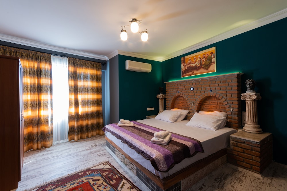 Rebetika Hotel 18/67