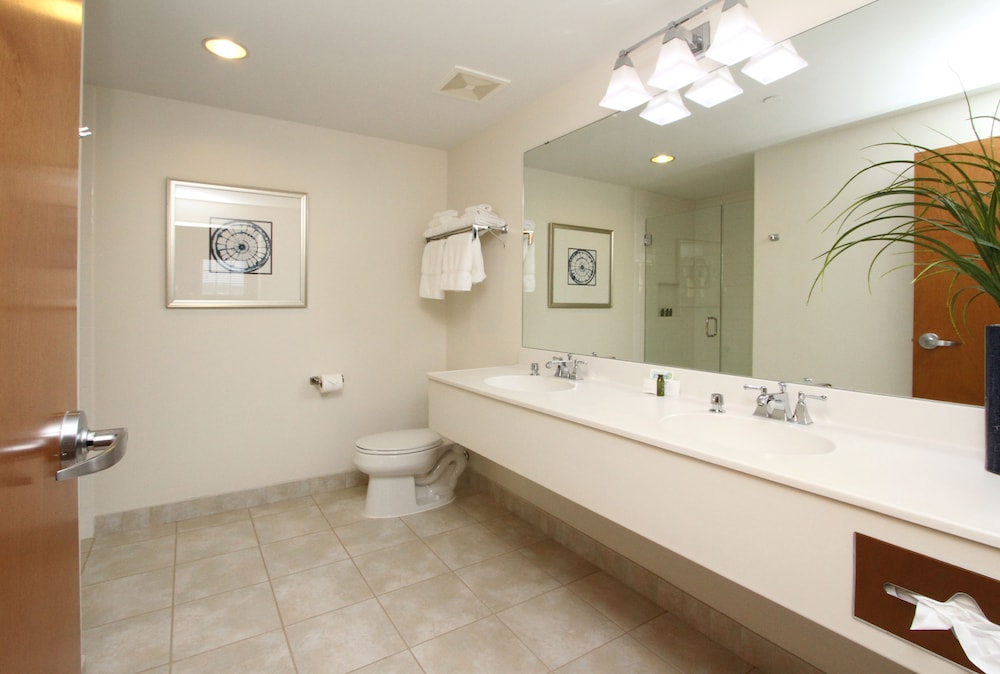 Bay Pointe Inn 7/50