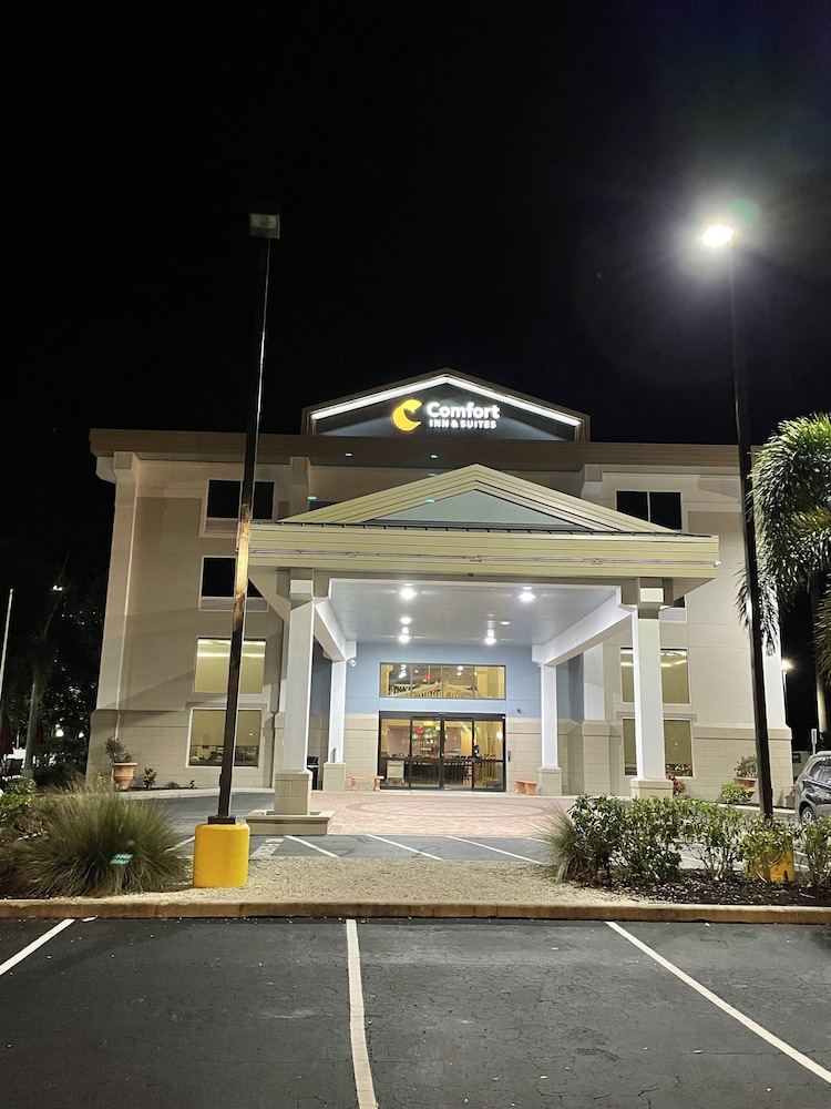 Comfort Inn & Suites Sarasota I75 9/44
