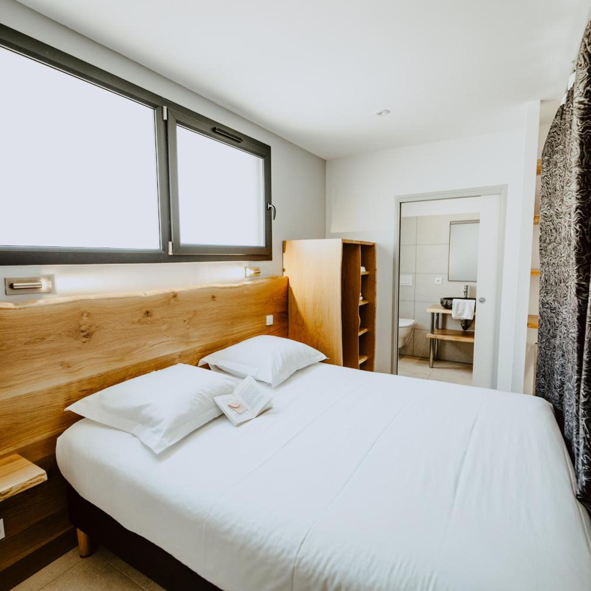 Studio, Apartment