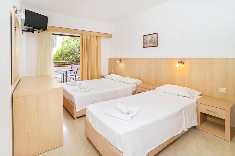 ROOM, TRIPLE