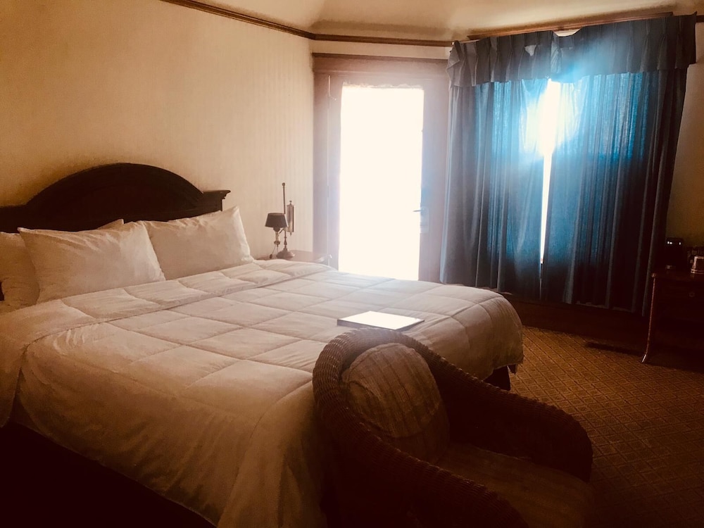 Pacific Grove Inn 43/79