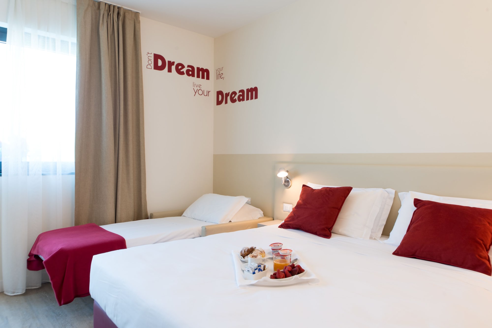 ROOM, TRIPLE