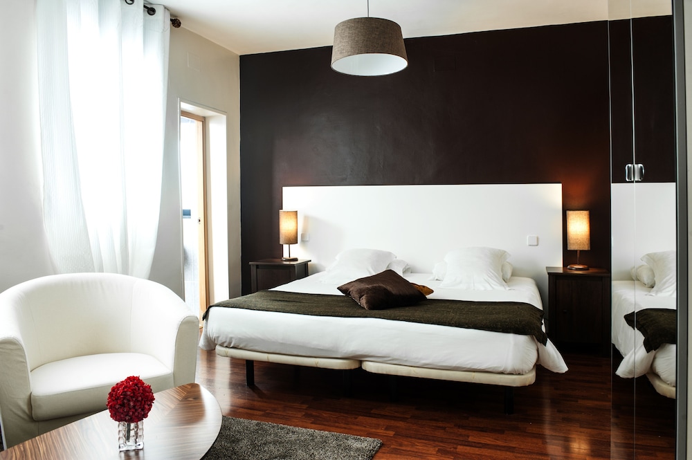 Thc Gran Via Hostel 6/28