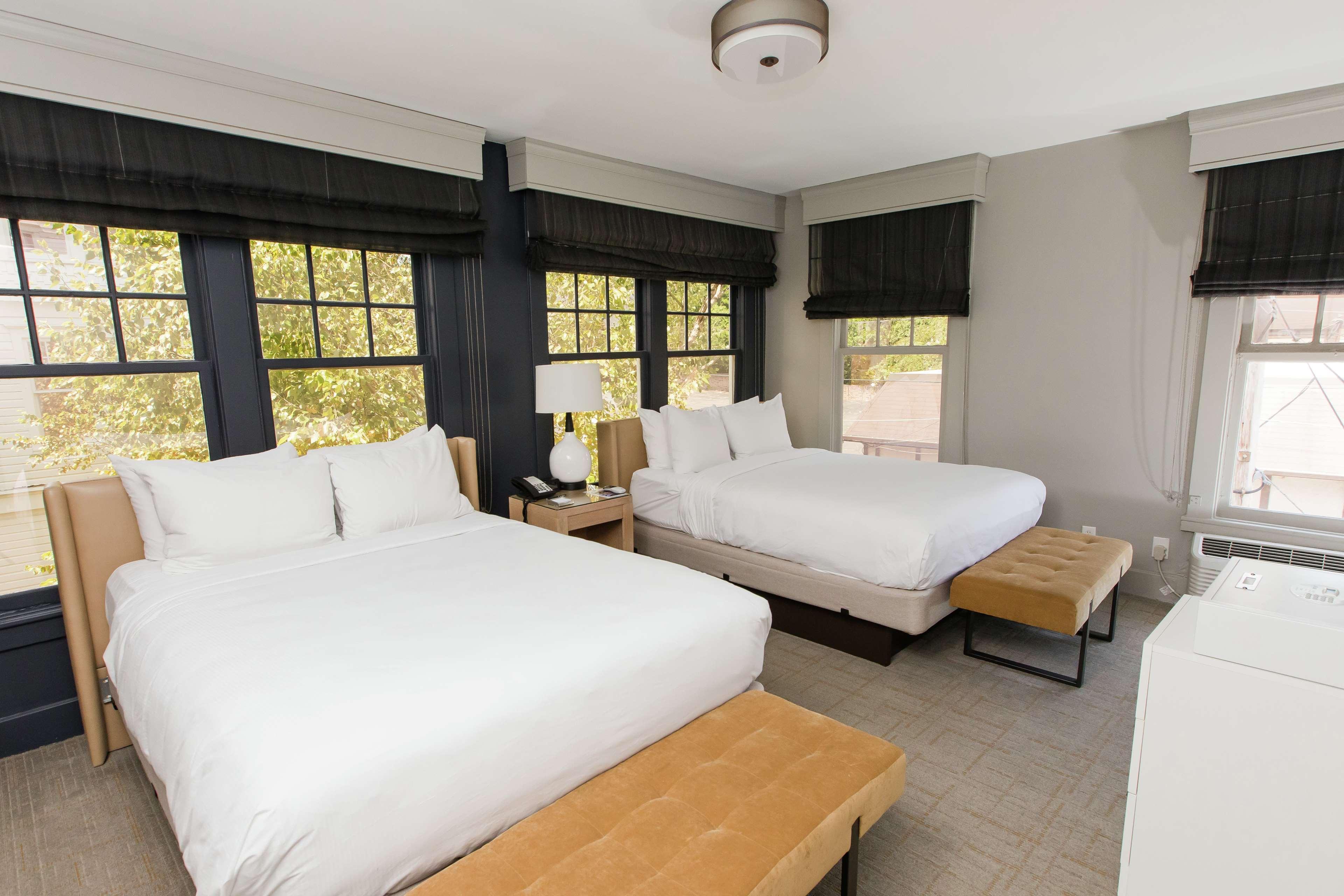 1 BEDROOM, SUITE, 2 QUEEN BEDS, SOFA