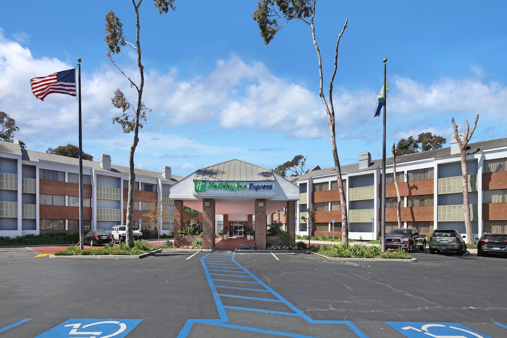 Holiday Inn Express Port Hueneme 2/38