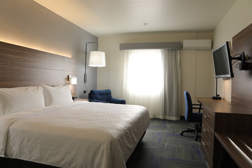 Holiday Inn Express Piedras Negras 21/72