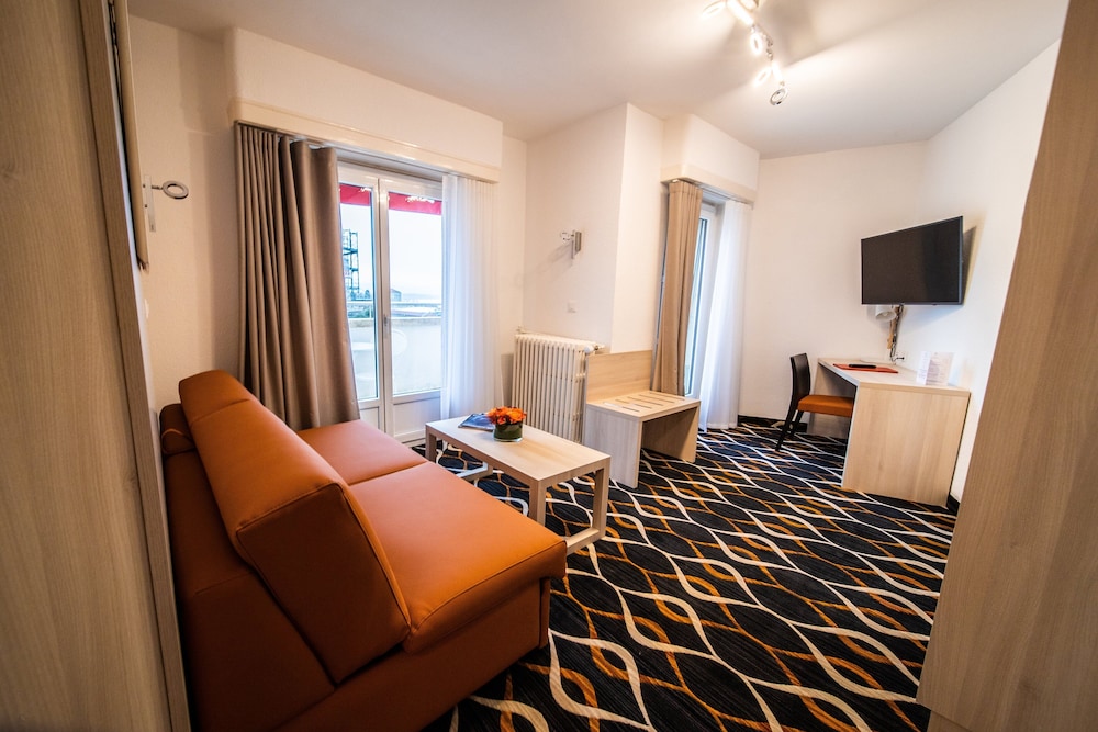 Eden Hotel 25/49
