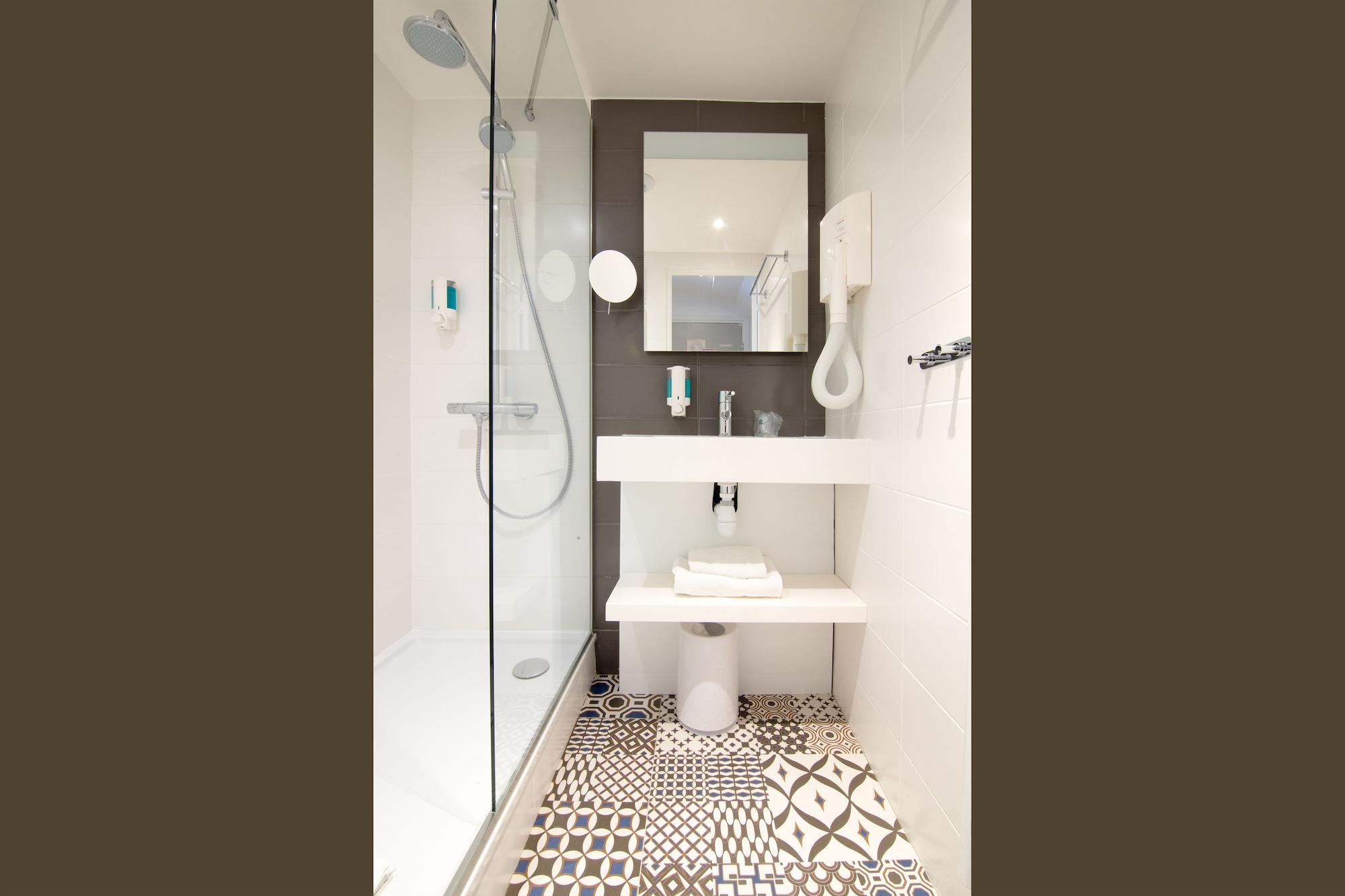 غرفة رباعية بسريرين مزدوجين، Hotel La Regence 9/10