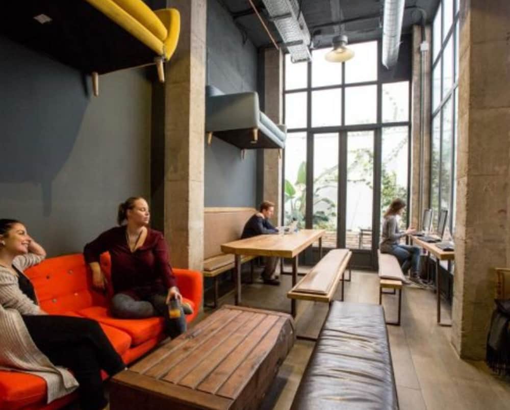 Black Swan Hostel Sevilla 38/62