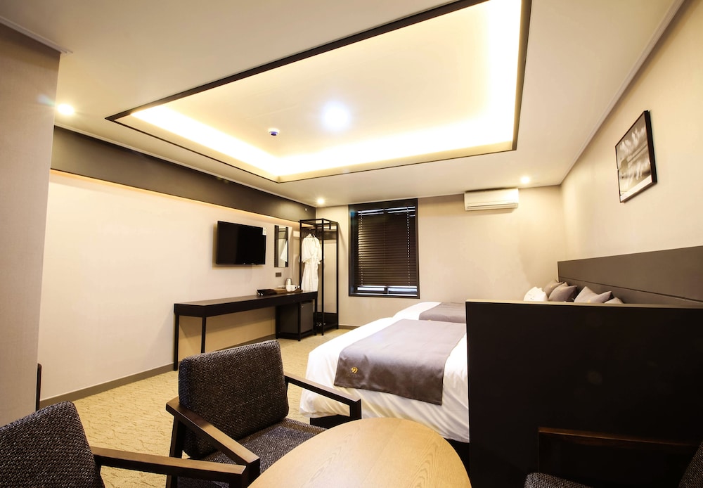 B Cent Hotel 11/58
