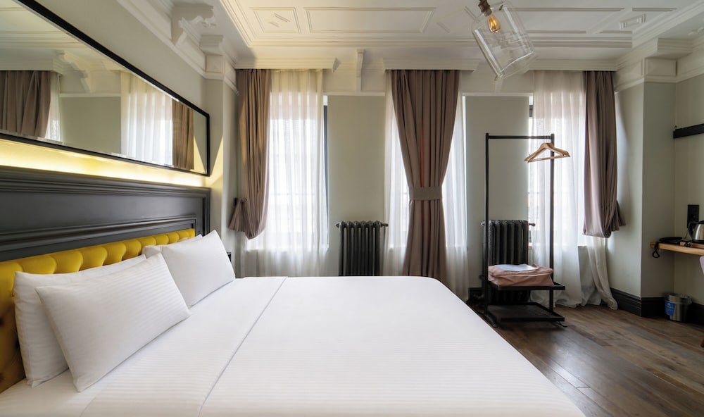 ROOM, DOUBLE BED, CITY VIEW