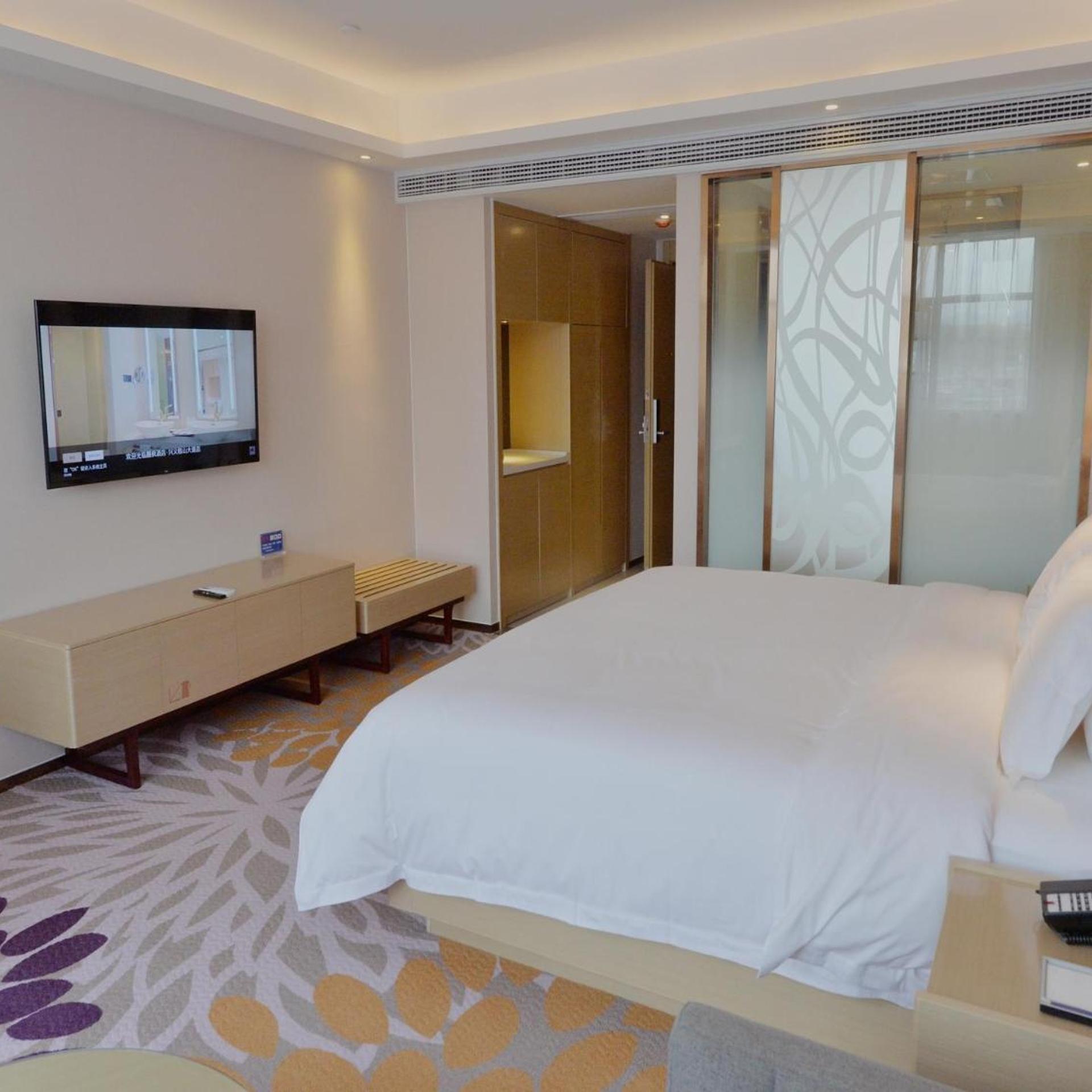 Lavande Hotel (Xingyi Jushan Avenue) 5/22
