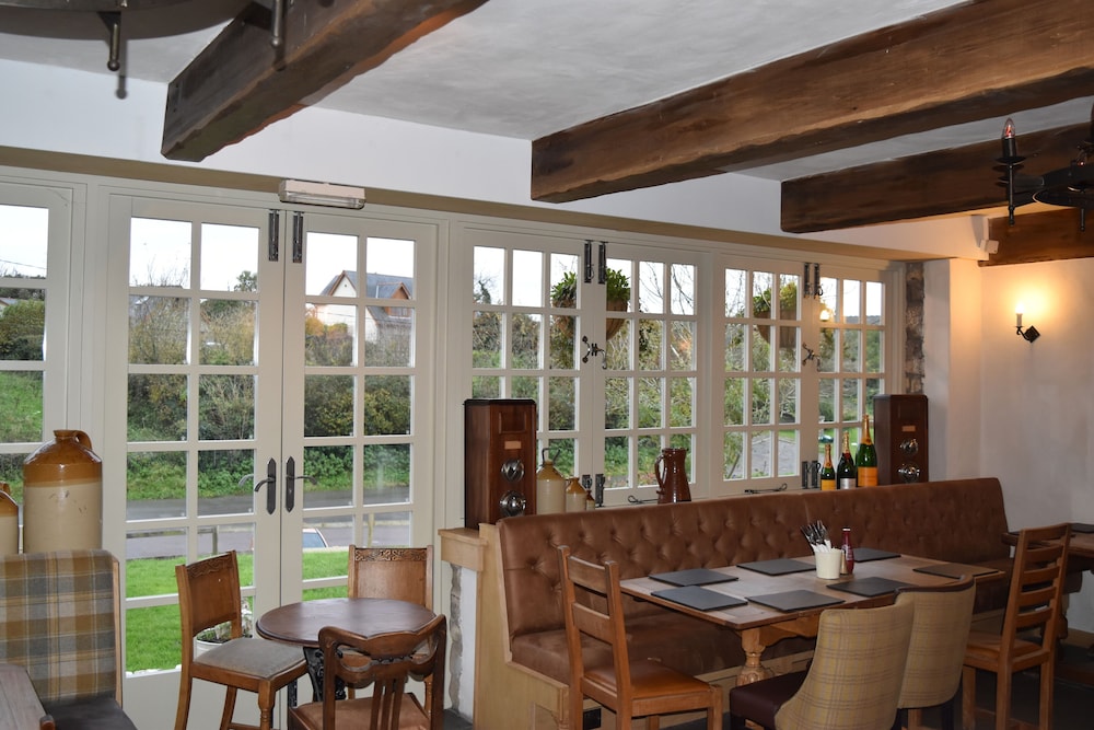 Three Horseshoes 26/41