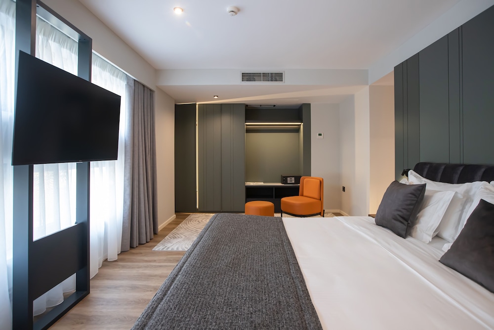 Junior Suite, Queen Bed