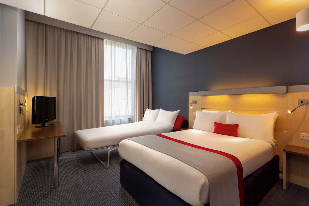 Holiday Inn Express Edinburgh City Centre 12/62