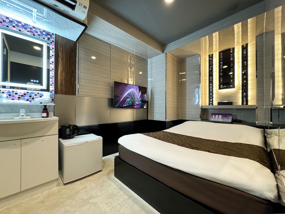 ROOM, DOUBLE BED, SMOKING