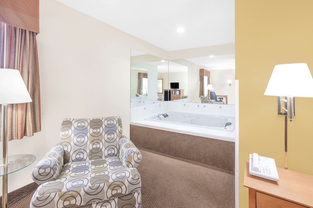 Baymont By Wyndham Port Huron 19/26