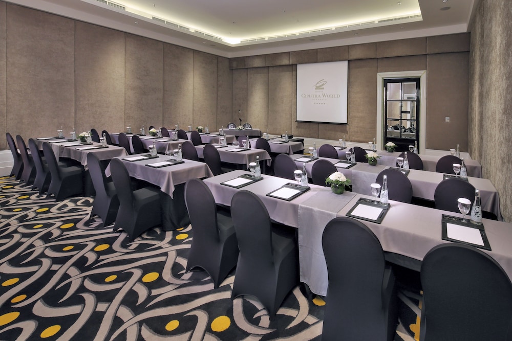 Hotel Ciputra World Surabaya managed by Swiss-Belhotel International 66/76