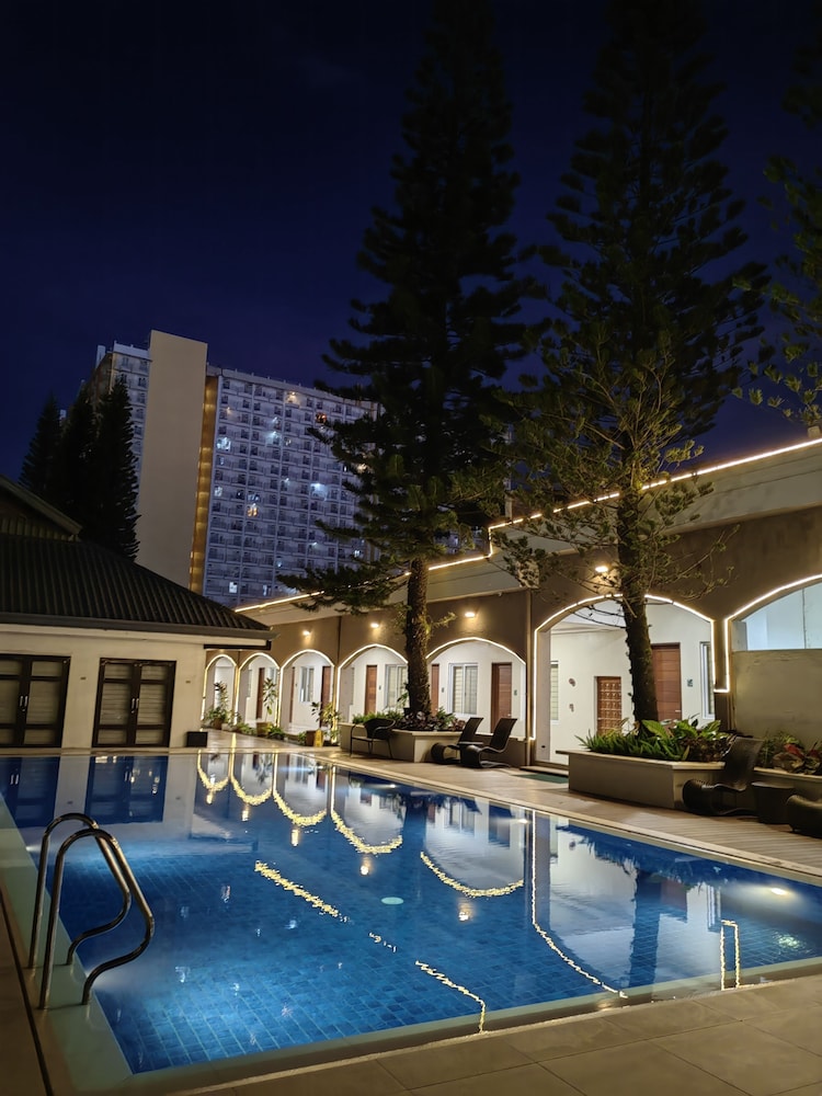 Tagaytay Country Hotel 51/57