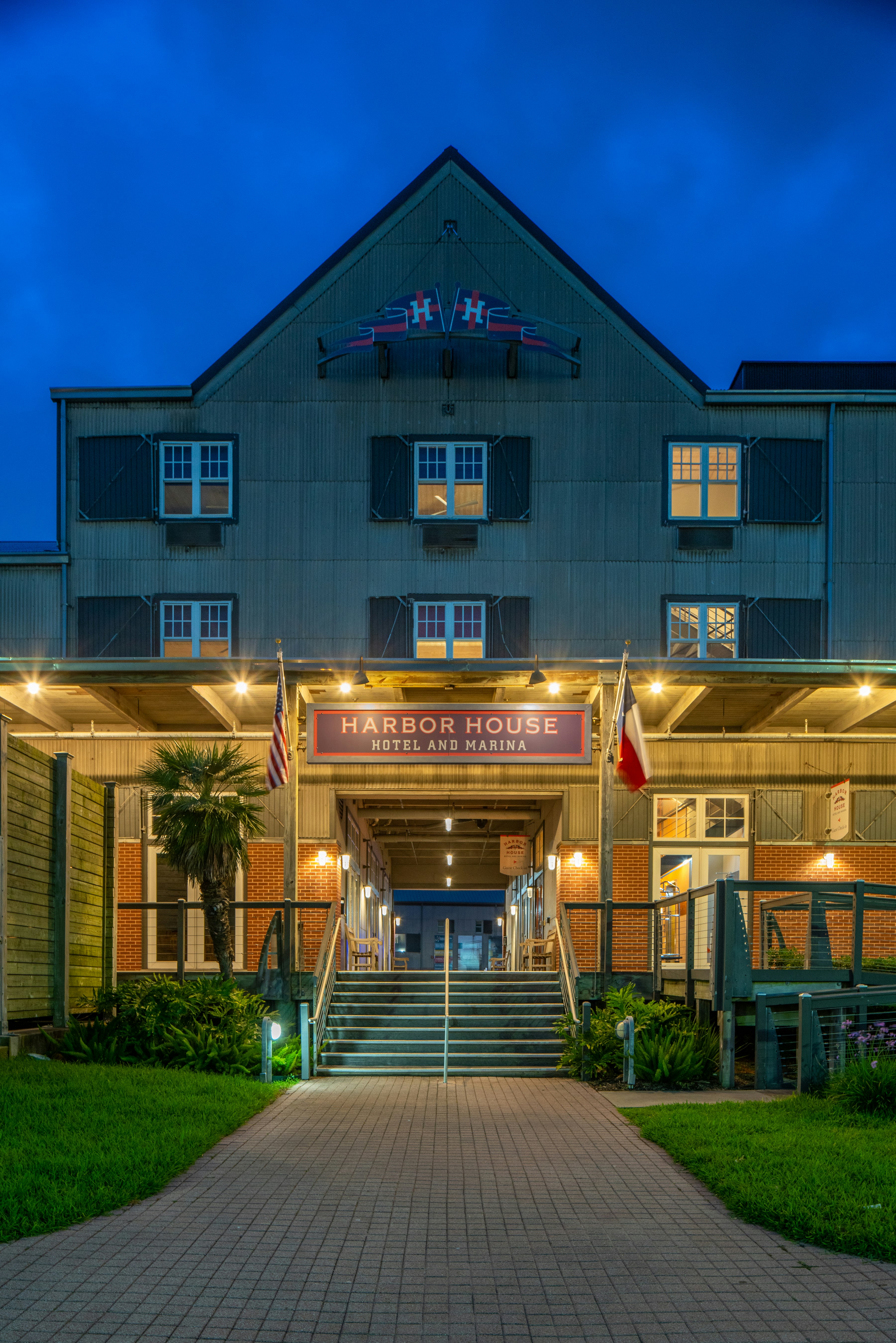 Harbor House Hotel and Marina at Pier 21 2/11